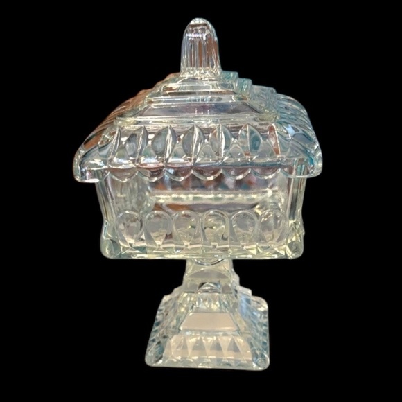 VNT Jeannette Glass Wedding Box, aka A Covered Clear Glass Pedestal Candy Dish - Picture 2 of 13